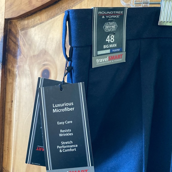 Men’s Roundtree & Yorke Travel Smart navy blue pleated shorts size 48 - NWT - Picture 2 of 6